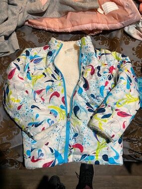 Girls' White Multicolor Printed Puffer Jacket with Sherpa Lining